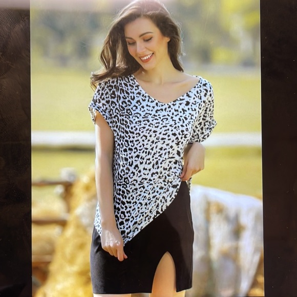 🆕LAST ONE ! 🔥Leopard short sleeve Top 💕 NWT - Picture 2 of 4